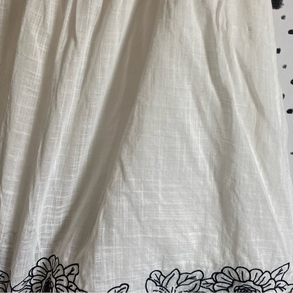 BCBGMaxAzria Black and White Embroidered Tank Top - Picture 3 of 11